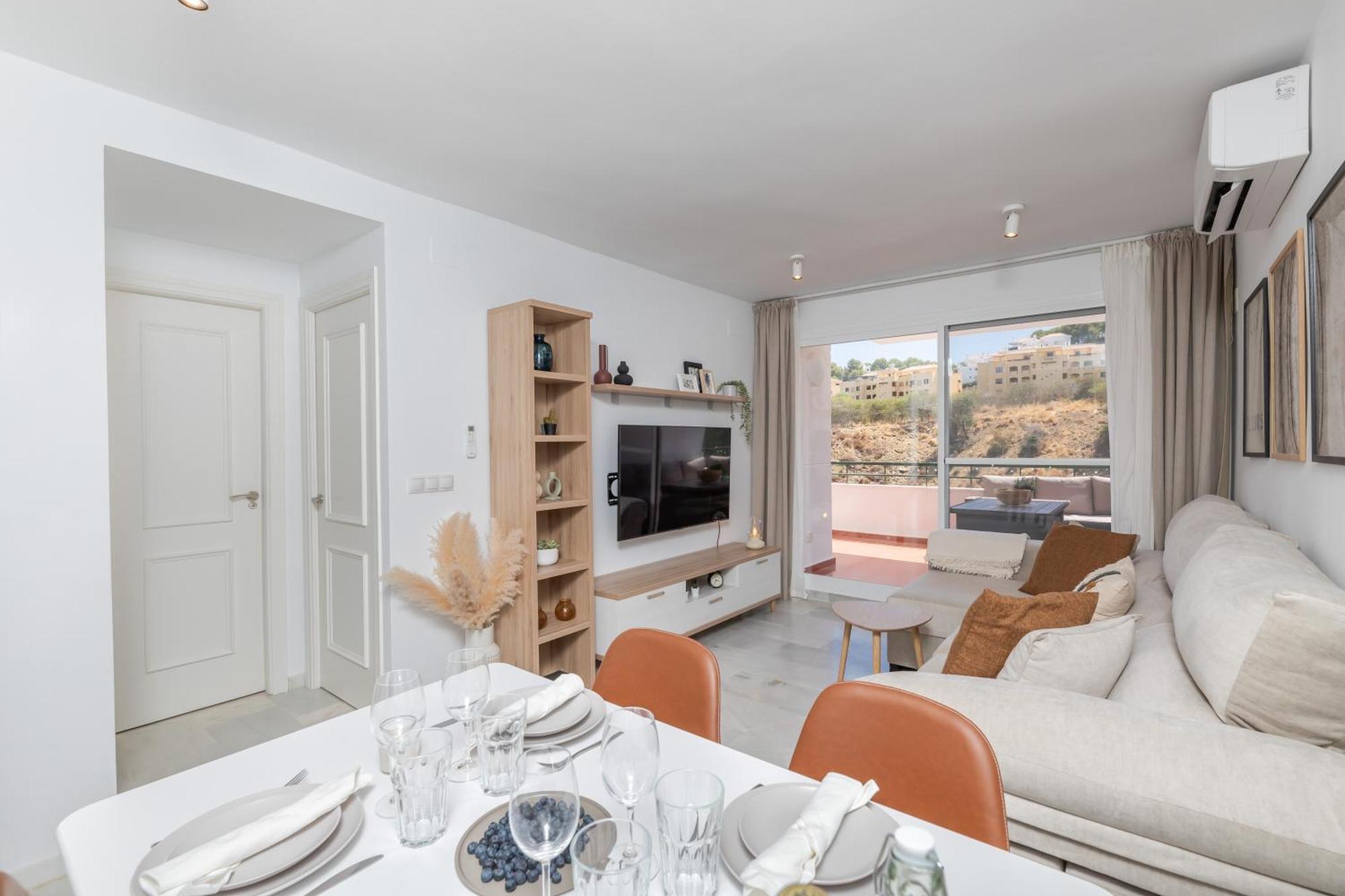 Apartment Beautiful 2-bedroom Flat - Pool And Paddle Court Malaga